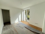 Wohnzimmer - 3 Zi. + 2 Terrassen nach Osten und Westen.
