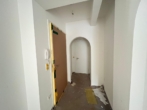 Eingangstür - 3 Zi. + 2 Terrassen nach Osten und Westen.