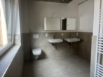 Badezimmer 1 - Charmantes Reihenendhaus mit Garten, Terrasse – großzügige Wohnfläche ca. 120 m²
